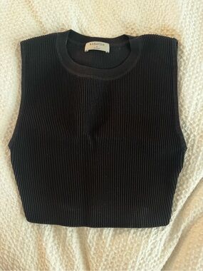 Babaton Black Ribbed Crop Top